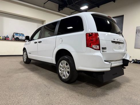 Used 2019 Dodge Grand Caravan SE image 8