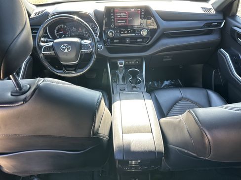 Used 2021 Toyota Highlander XSE image 23