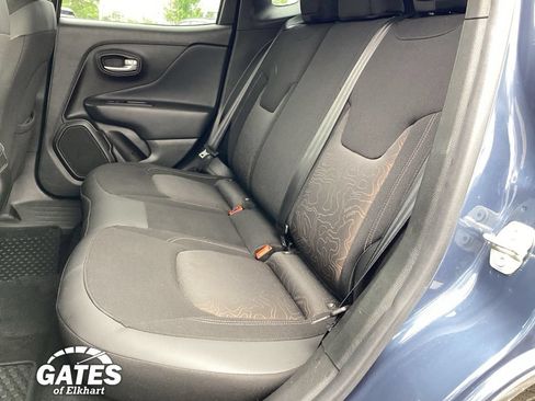 Used 2023 Jeep Renegade Latitude AWD/4WD image 17