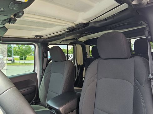Used 2023 Jeep Gladiator Sport AWD/4WD image 22