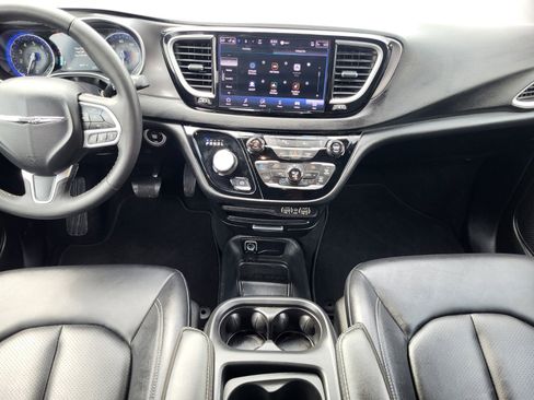 Used 2025 Chrysler Pacifica Select FWD image 14