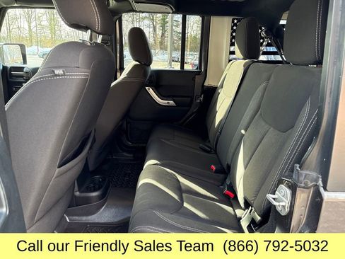 Used 2016 Jeep Wrangler Unlimited Sahara w/ Connectivity Group image 21