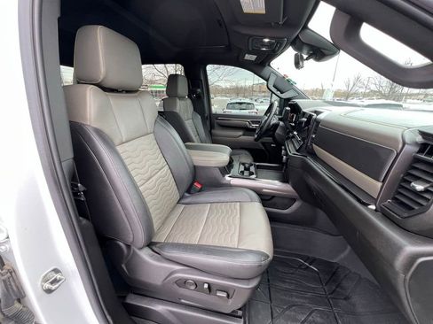 Used 2024 Chevrolet Silverado 2500 ZR2 w/ Technology Package image 29