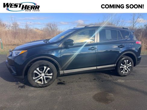 Used 2017 Toyota RAV4 LE image 1