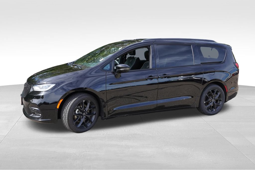 Used 2025 Chrysler Pacifica Limited FWD image 10