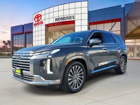 Used 2023 Hyundai Palisade Calligraphy image 2
