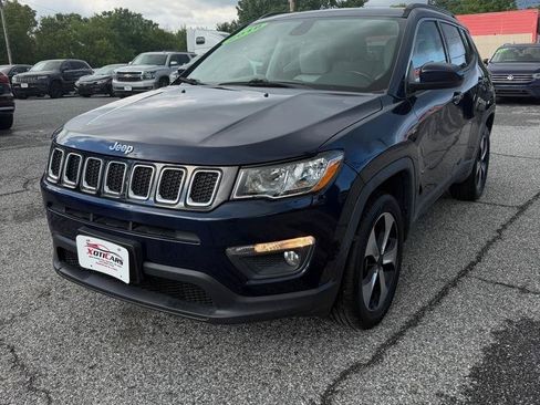 Used 2018 Jeep Compass Latitude w/ Popular Equipment Group AWD/4WD image 2
