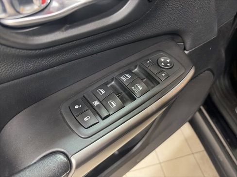 Used 2020 Jeep Cherokee Limited AWD/4WD image 18