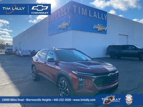 Used 2024 Chevrolet Trax RS w/ Driver Confidence Package image 1