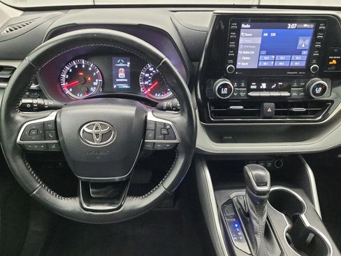 Used 2021 Toyota Highlander LE AWD/4WD image 22