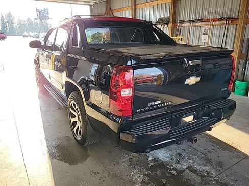 Used 2011 Chevrolet Avalanche LTZ image 4