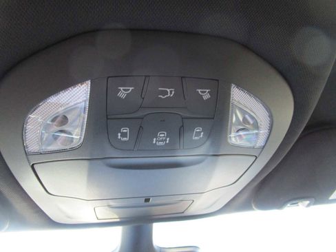 New 2025 Chrysler Pacifica Select image 45