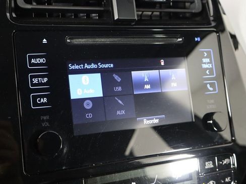 Used 2019 Toyota Prius LE FWD image 29