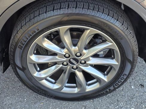 Used 2022 Lincoln Corsair FWD w/ Premium Package image 38