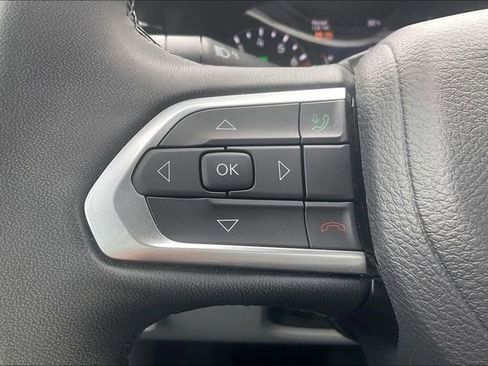 Used 2024 Jeep Compass Latitude image 18