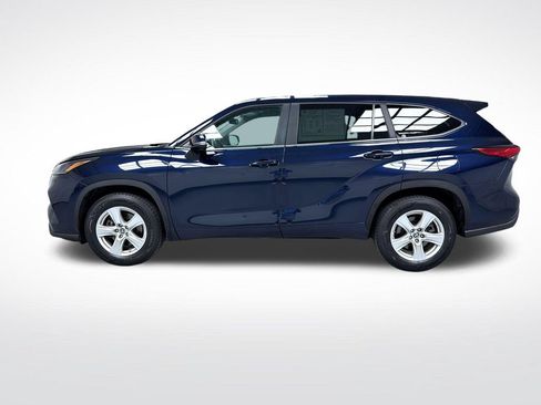 Used 2023 Toyota Highlander LE FWD image 11