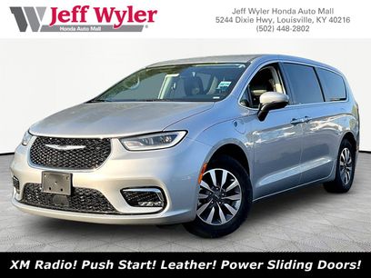 Used 2023 Chrysler Pacifica Touring-L