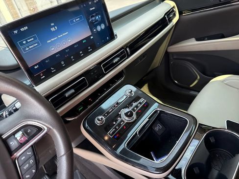 Certified 2023 Lincoln Nautilus AWD w/ Premium Package image 17