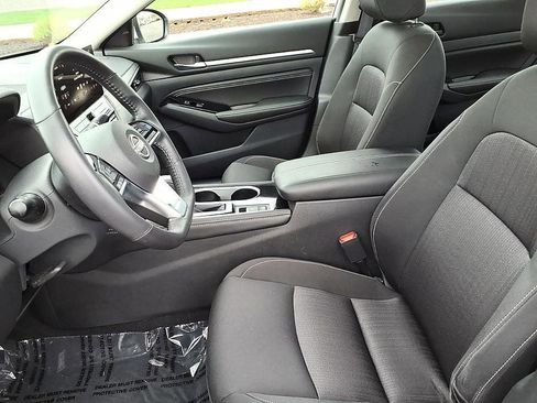 Used 2023 Nissan Altima 2.5 SV w/ SV Premium Package AWD/4WD image 16
