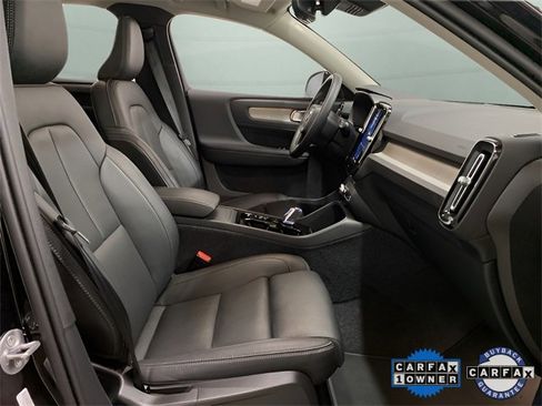 Used 2025 Volvo XC40 B5 Plus image 79