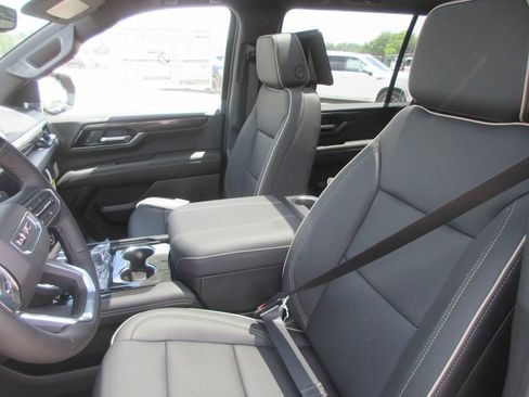 New 2026 GMC Yukon XL Elevation w/ Elevation Premium Package AWD/4WD image 11