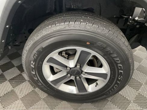 Used 2022 Jeep Wrangler Unlimited Sahara image 32