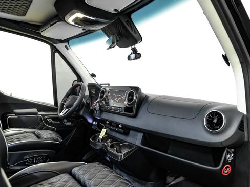 Used 2024 Mercedes-Benz Sprinter 3500 image 7