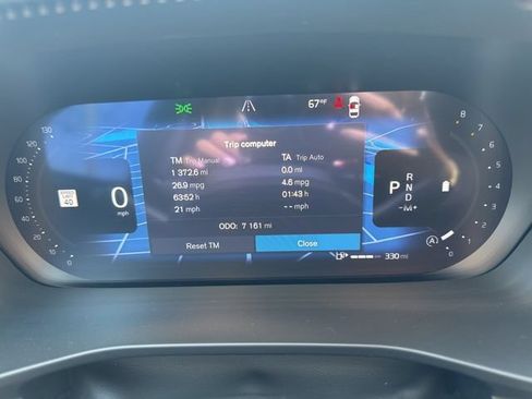 Certified 2025 Volvo XC40 B5 Plus AWD/4WD image 24