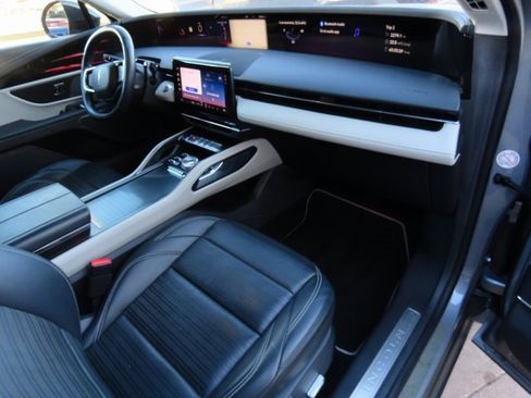 Used 2024 Lincoln Nautilus Reserve image 11