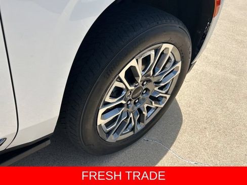 Used 2023 GMC Yukon Denali Ultimate AWD/4WD image 19