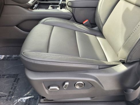 New 2026 GMC Yukon XL Denali w/ Denali Reserve Package image 16