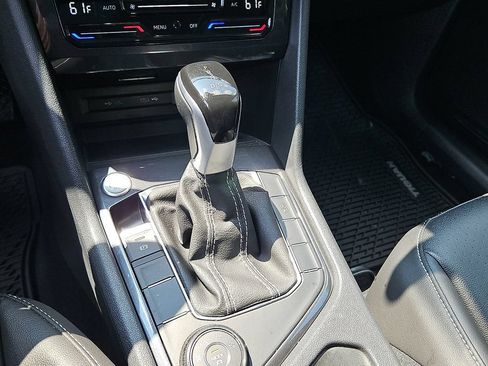 Certified 2024 Volkswagen Tiguan SE AWD/4WD image 15