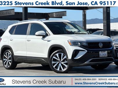 Used 2022 Volkswagen Taos SE w/ Panoramic Sunroof Package