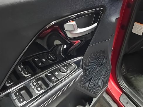 Used 2022 Kia Niro EX w/ Cold Weather Package image 10