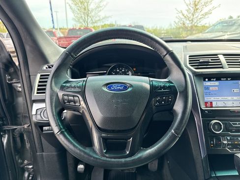 Used 2017 Ford Explorer XLT w/ Equipment Group 202A AWD/4WD image 19