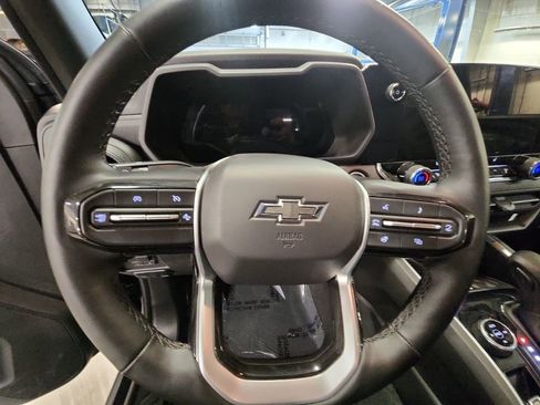 Certified 2025 Chevrolet Colorado Trail Boss w/ Midnight Edition AWD/4WD image 16