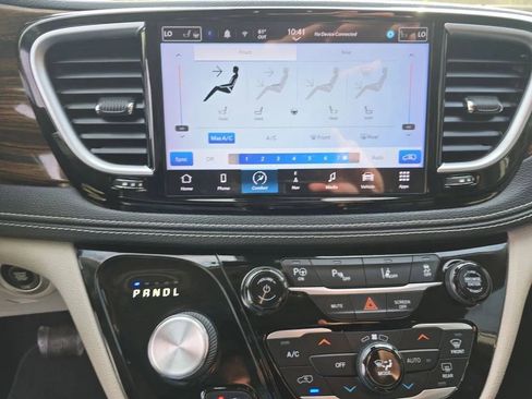 Used 2022 Chrysler Pacifica Limited FWD image 20
