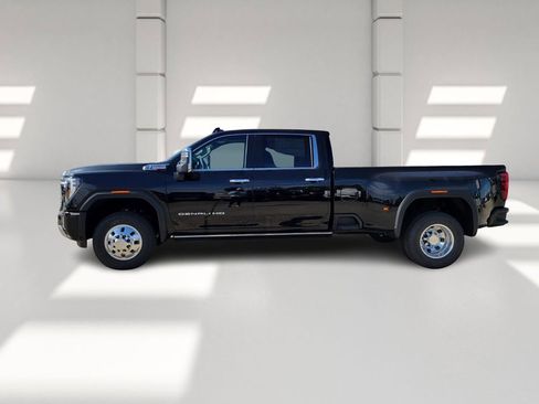 New 2026 GMC Sierra 3500 Denali w/ Denali Reserve Package image 4