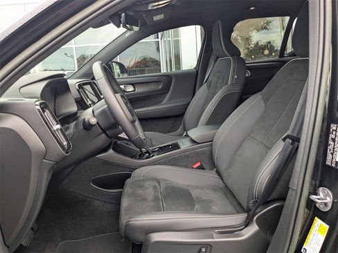 Used 2023 Volvo XC40 Recharge Ultimate image 26