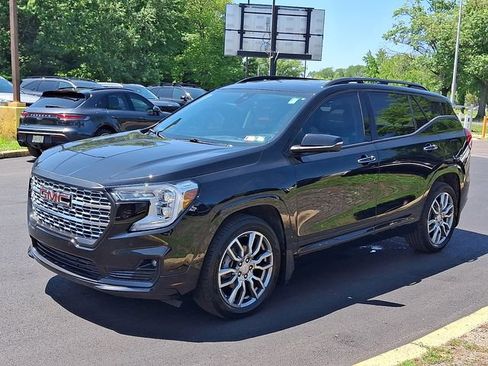 Used 2023 GMC Terrain Denali w/ Denali Premium Package AWD/4WD image 3