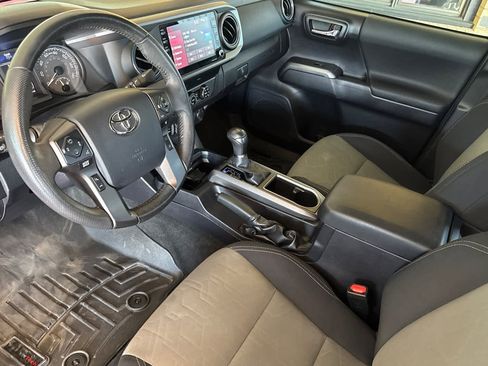 Used 2020 Toyota Tacoma TRD Off-Road w/ Technology Package AWD/4WD image 9