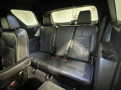 Used 2023 Chevrolet Traverse RS AWD/4WD image 20