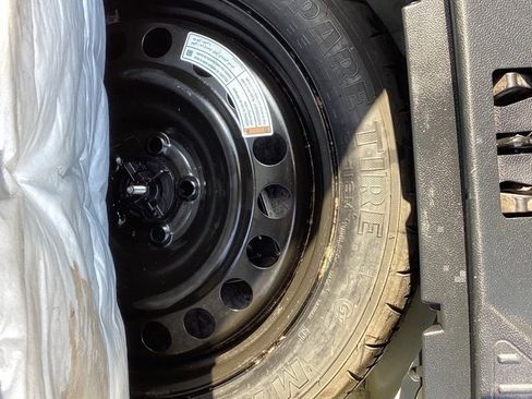 Used 2022 Ford Explorer XLT w/ Equipment Group 202A image 14