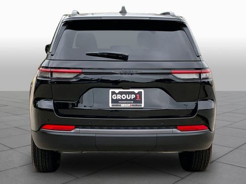 New 2026 Jeep Grand Cherokee Altitude RWD image 4
