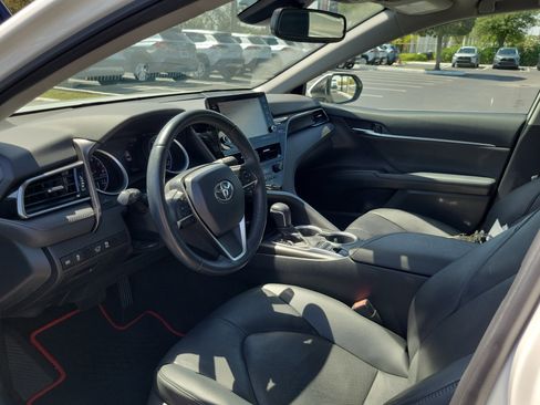 Used 2022 Toyota Camry XLE image 19