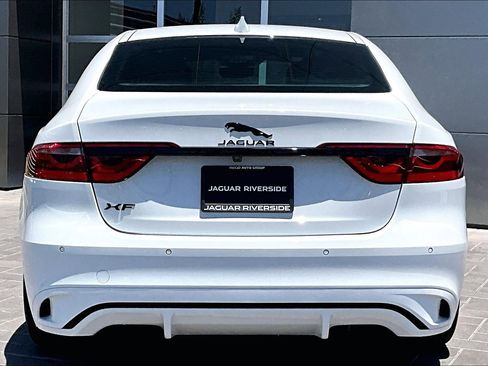 Used 2023 Jaguar XF SE RWD image 4