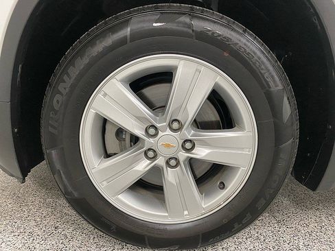 Used 2020 Chevrolet Trax LT w/ LT Convenience Package image 23