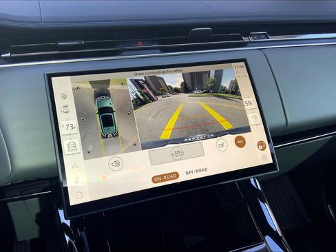 Used 2025 Land Rover Range Rover Sport image 24