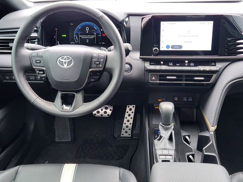 Used 2025 Toyota Camry SE w/ Convenience Package FWD image 31
