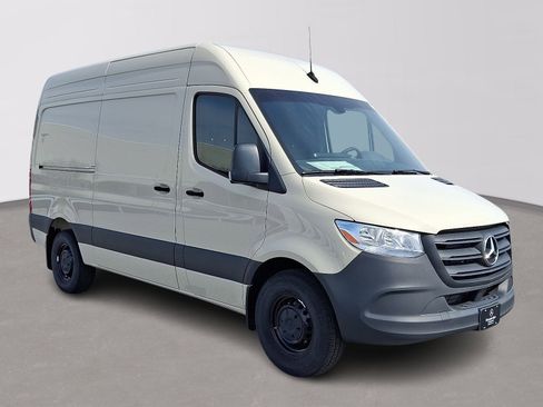 Used 2024 Mercedes-Benz Sprinter 2500 image 3